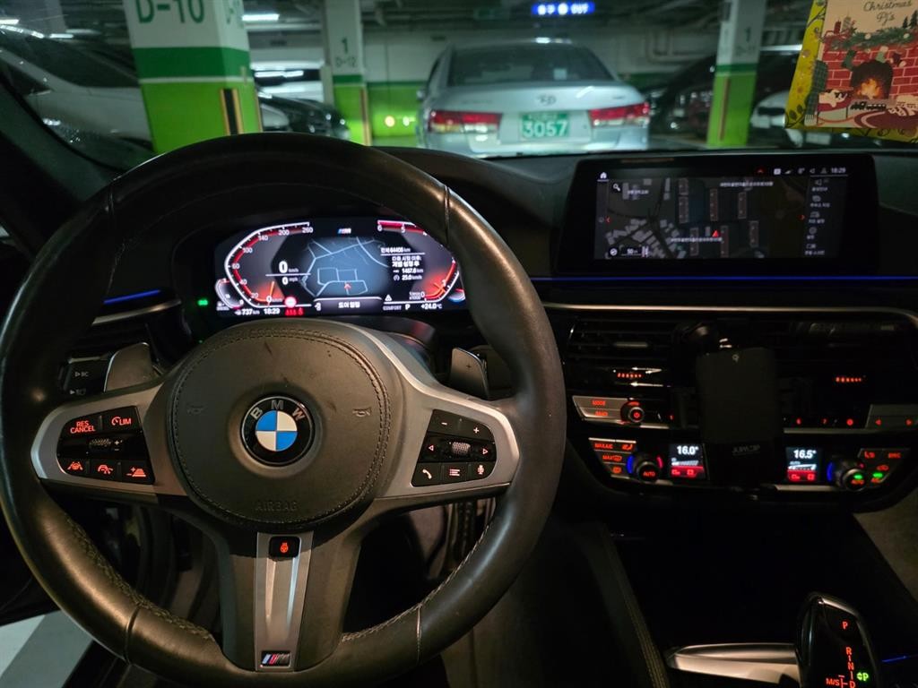 BMW 5시리즈 5시리즈 (G30) 520d M 스포츠 플러스 이미지 8