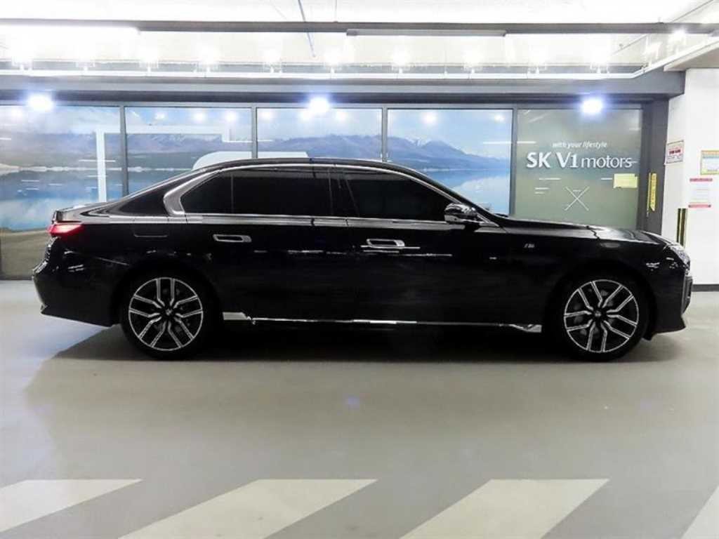 BMW 7시리즈 7시리즈 (G70) 740i sDrive M 스포츠 이미지 3
