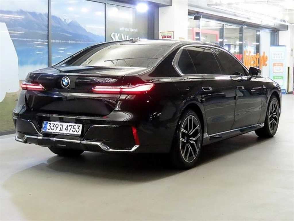 BMW 7시리즈 7시리즈 (G70) 740i sDrive M 스포츠 이미지 4