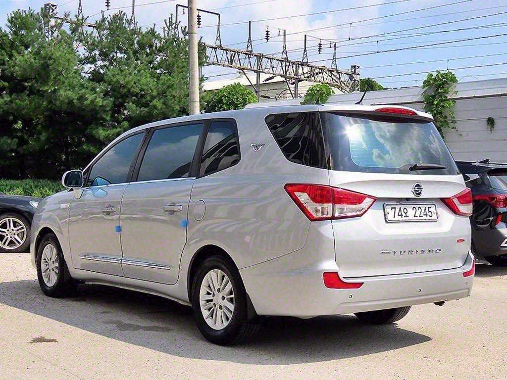 KG모빌리티(쌍용) 코란도 코란도투리스모 2WD LT 11인승 이미지 3