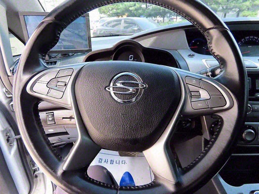 KG모빌리티(쌍용) 코란도 코란도투리스모 2WD LT 11인승 이미지 9