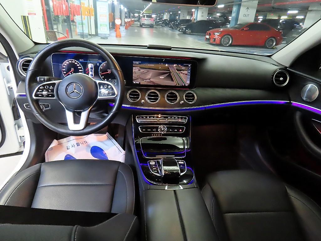벤츠 E 클래스 E-클래스 W213 E300 4MATIC 아방가르드 이미지 10