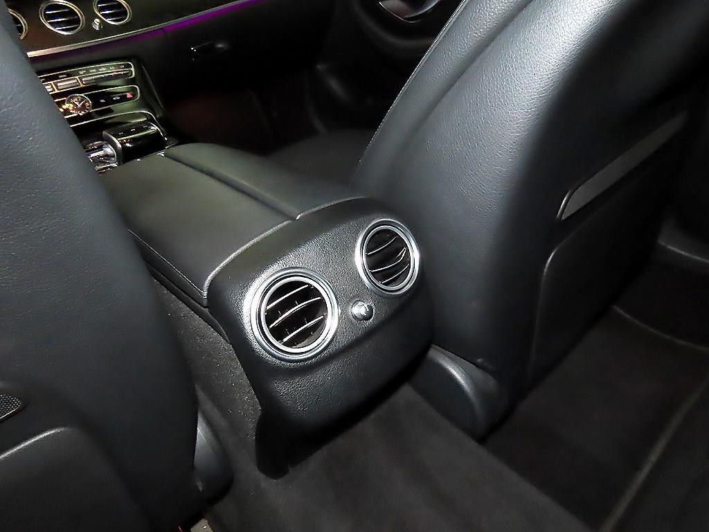 벤츠 E 클래스 E-클래스 W213 E300 4MATIC 아방가르드 이미지 15