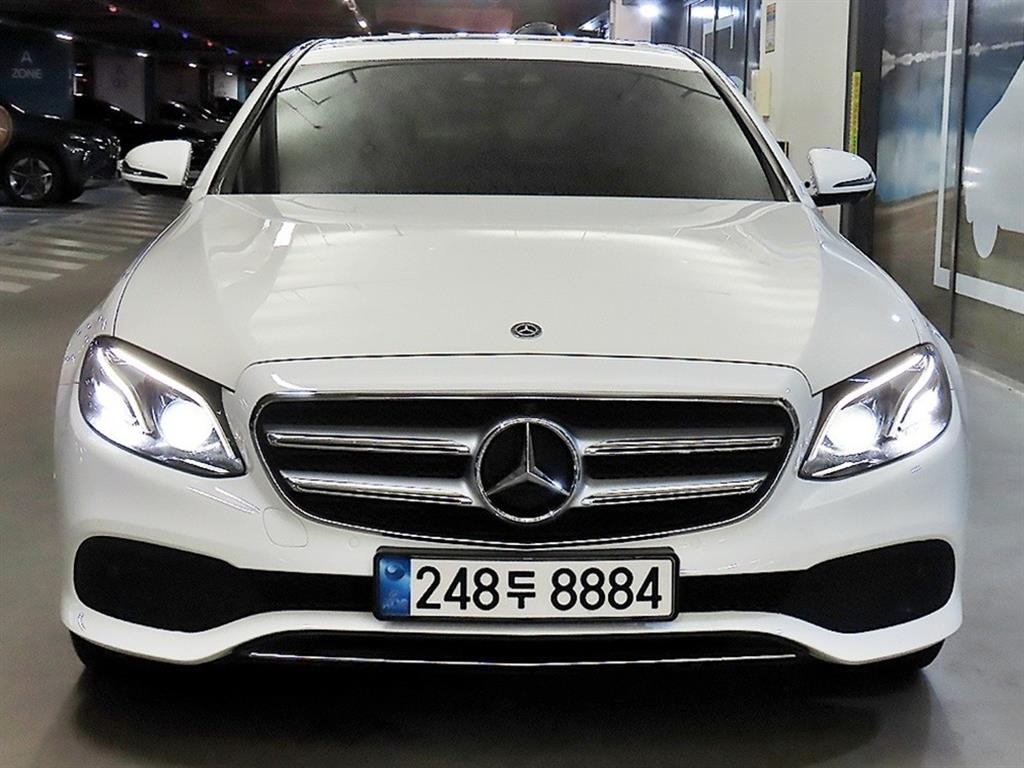 벤츠 E 클래스 E-클래스 W213 E300 4MATIC 아방가르드 이미지 2