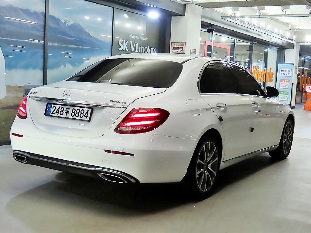 벤츠 E 클래스 E-클래스 W213 E300 4MATIC 아방가르드 이미지 4