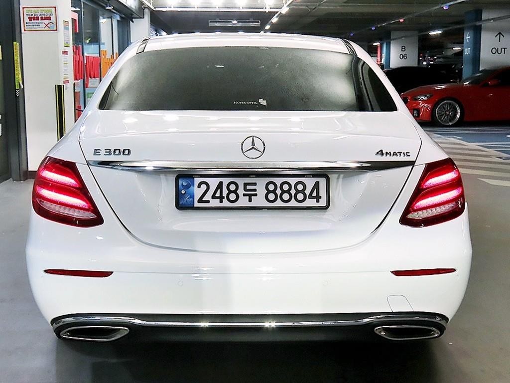 벤츠 E 클래스 E-클래스 W213 E300 4MATIC 아방가르드 이미지 5
