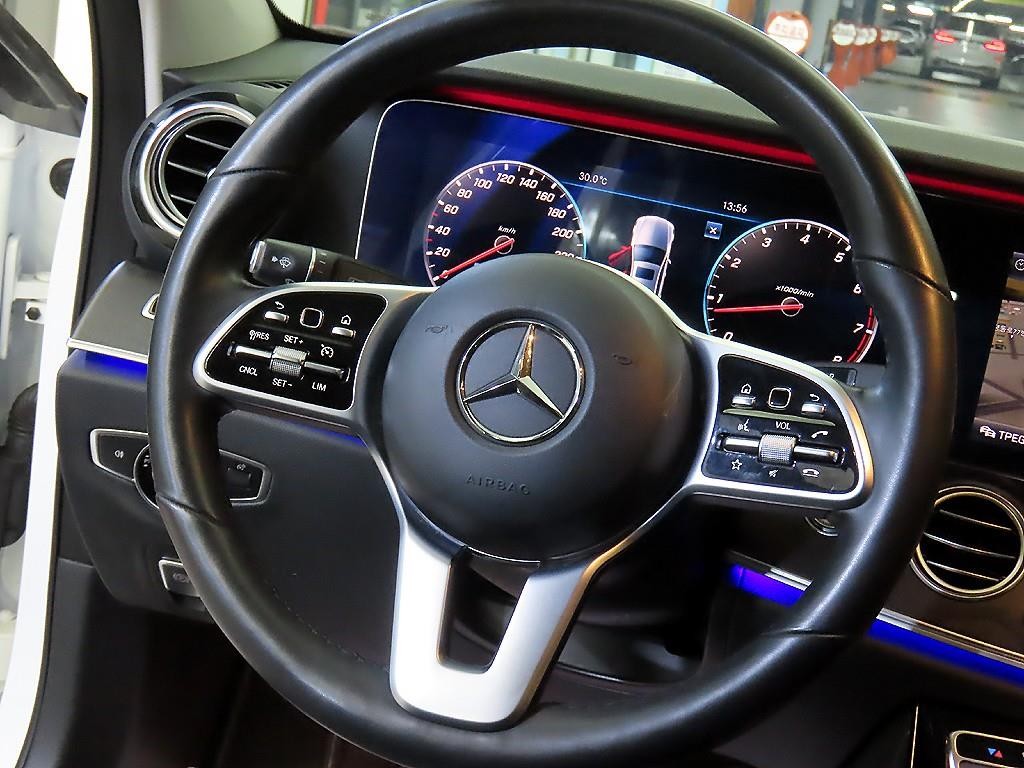 벤츠 E 클래스 E-클래스 W213 E300 4MATIC 아방가르드 이미지 8
