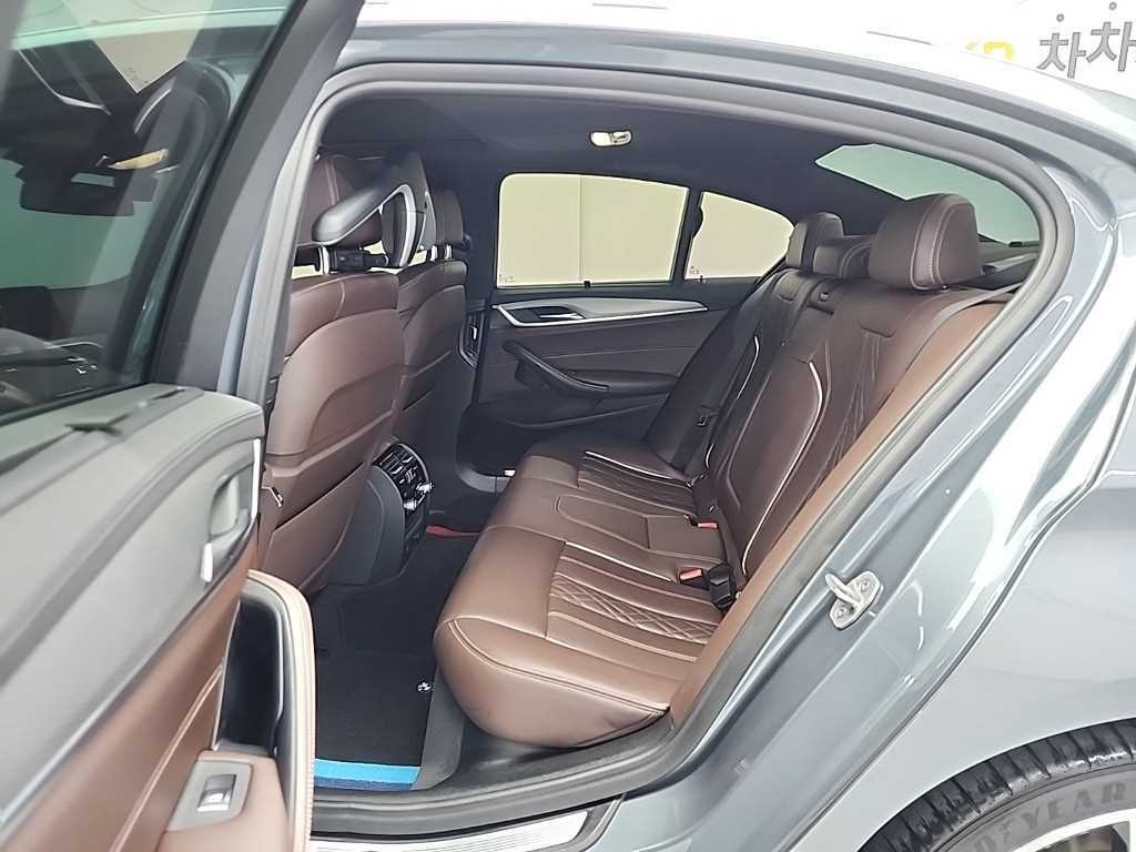 BMW 5시리즈 5시리즈 (G30) 530i M 스포츠 플러스 이미지 12