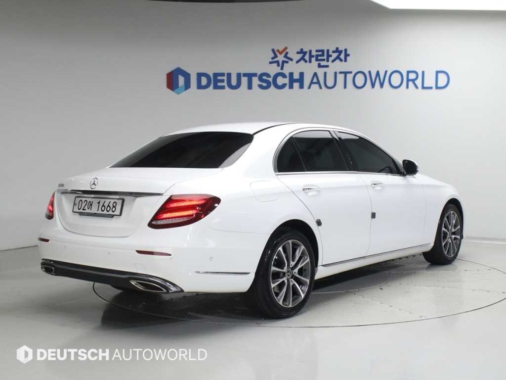 벤츠 E 클래스 E-클래스 W213 E300 익스클루시브 이미지 2
