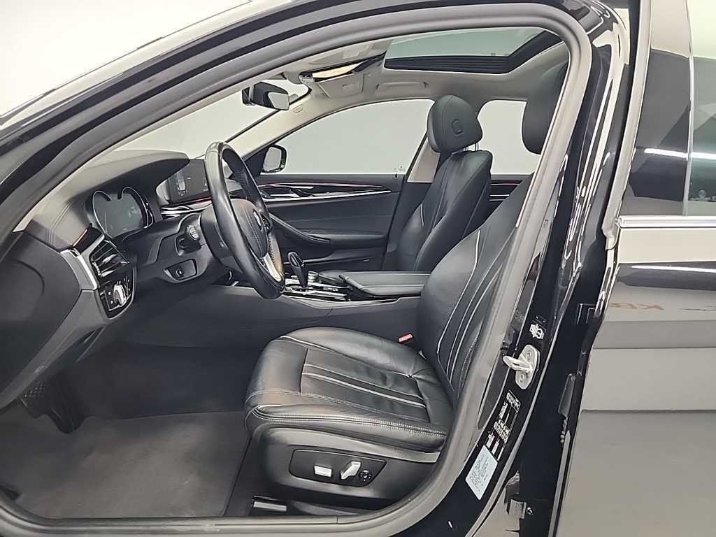 BMW 5시리즈 5시리즈 (G30) 520i 럭셔리 이미지 11