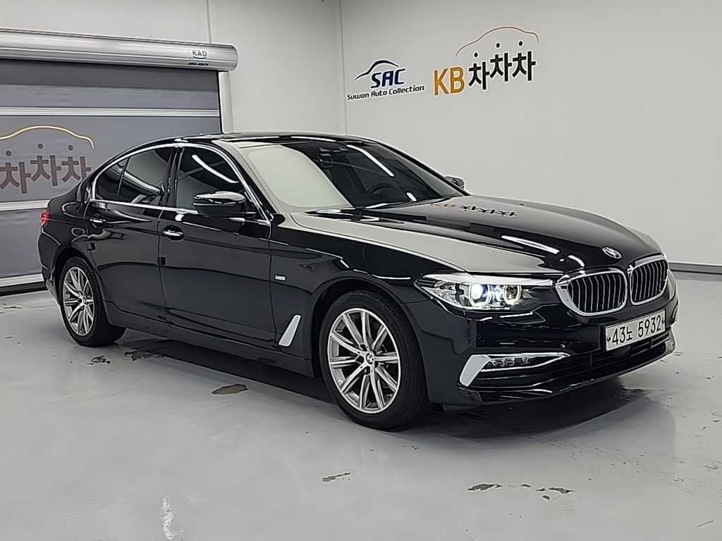 BMW 5시리즈 5시리즈 (G30) 520i 럭셔리 이미지 4