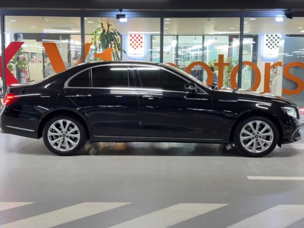 벤츠 E 클래스 E-클래스 W213 E300 아방가르드 이미지 3