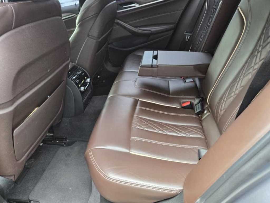 BMW 5시리즈 5시리즈 (G30) 520d xDrive M 스포츠 플러스 이미지 11