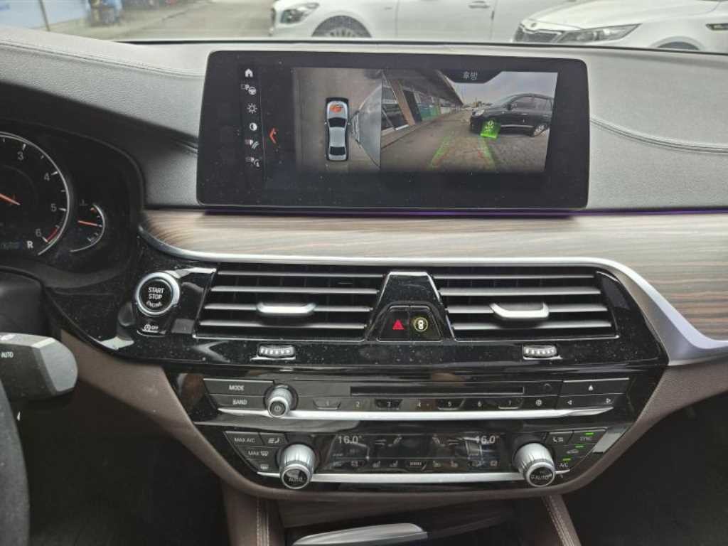 BMW 5시리즈 5시리즈 (G30) 520d xDrive M 스포츠 플러스 이미지 13