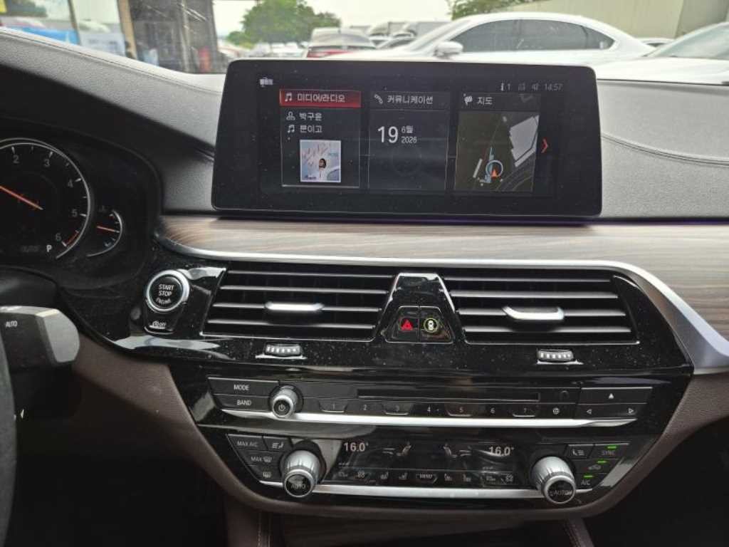 BMW 5시리즈 5시리즈 (G30) 520d xDrive M 스포츠 플러스 이미지 14