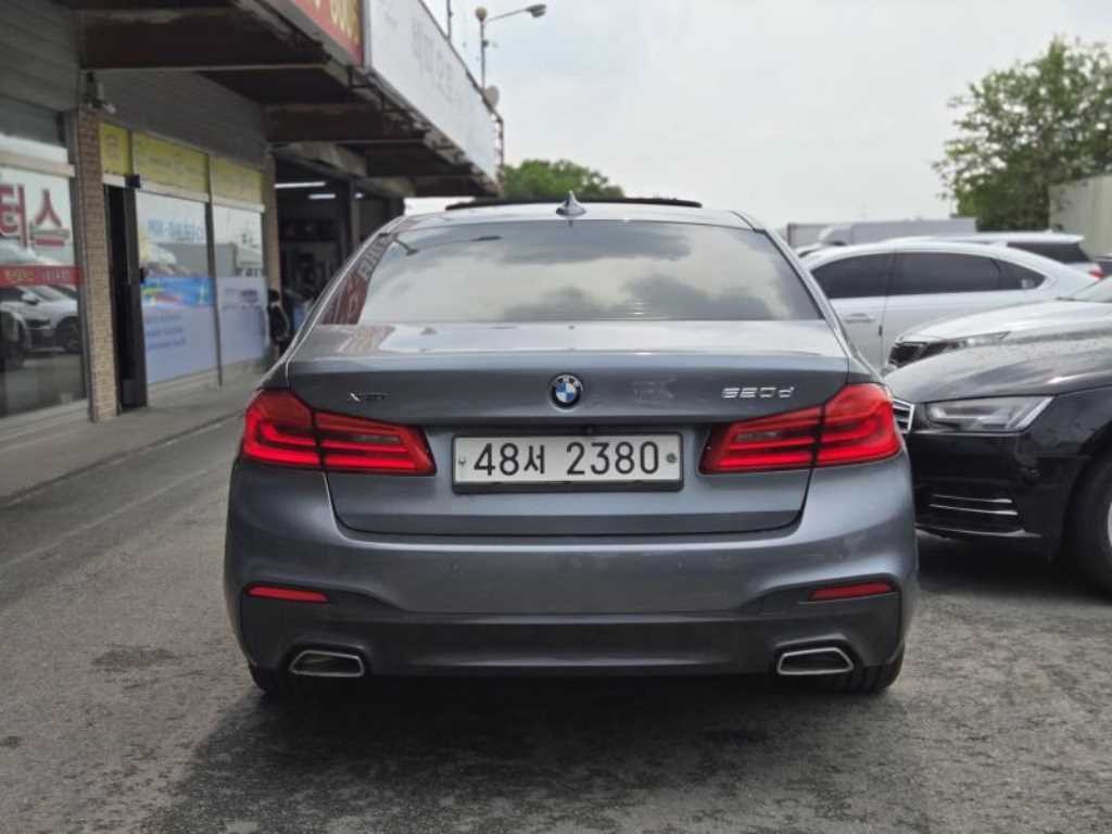 BMW 5시리즈 5시리즈 (G30) 520d xDrive M 스포츠 플러스 이미지 4