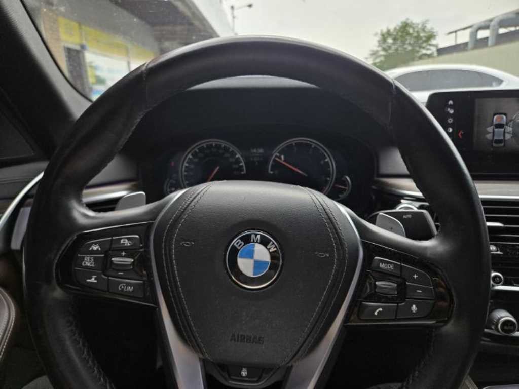 BMW 5시리즈 5시리즈 (G30) 520d xDrive M 스포츠 플러스 이미지 6