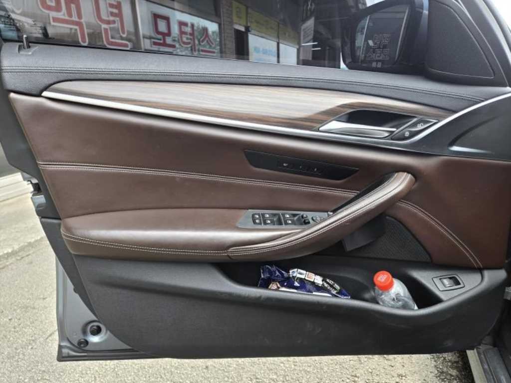 BMW 5시리즈 5시리즈 (G30) 520d xDrive M 스포츠 플러스 이미지 9