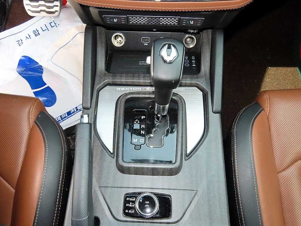 KG모빌리티(쌍용) 렉스턴 렉스턴 스포츠 칸 디젤 2.2 4WD 5링크 노블레스 이미지 12