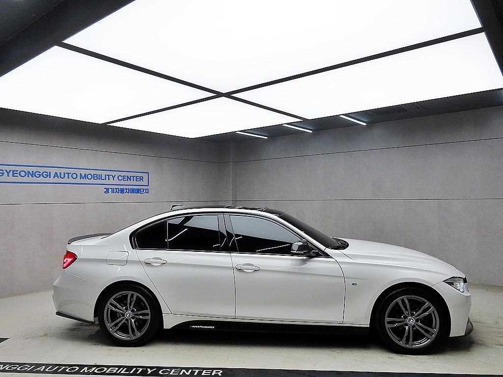 BMW 3시리즈 3시리즈 (F30) 320d M 스포츠 이미지 2