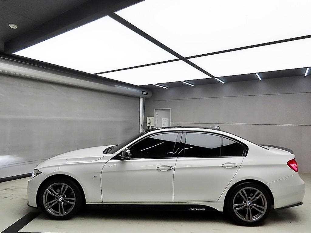 BMW 3시리즈 3시리즈 (F30) 320d M 스포츠 이미지 4