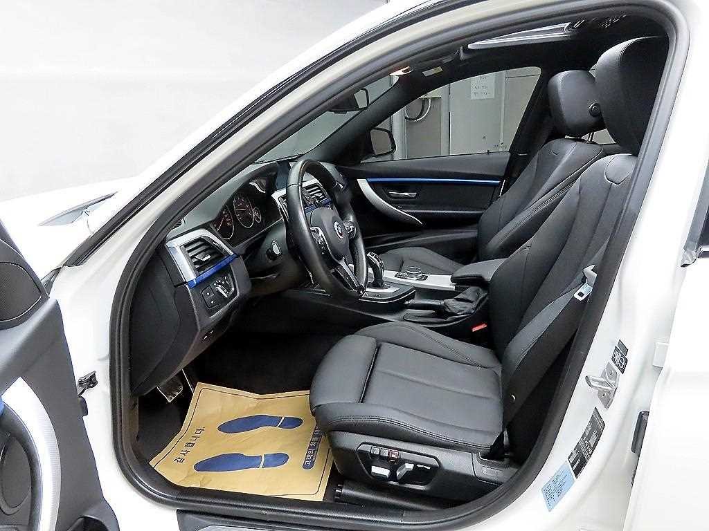 BMW 3시리즈 3시리즈 (F30) 320d M 스포츠 이미지 5