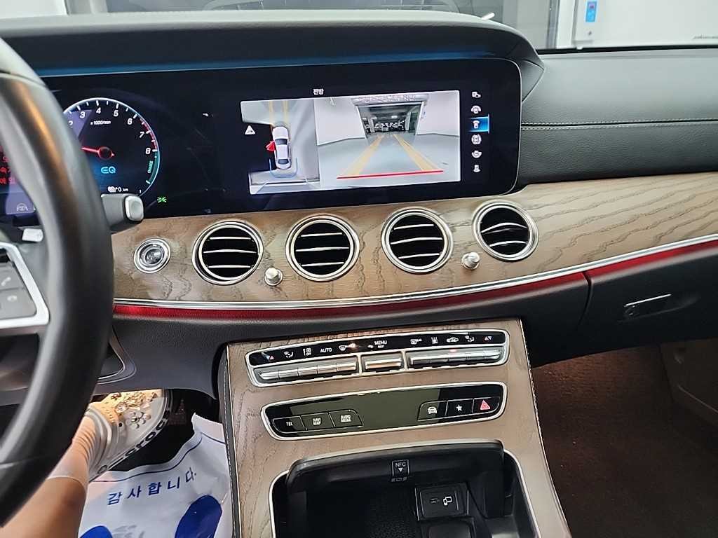 벤츠 E 클래스 E-클래스 W213 E300e 4MATIC 익스클루시브 이미지 10
