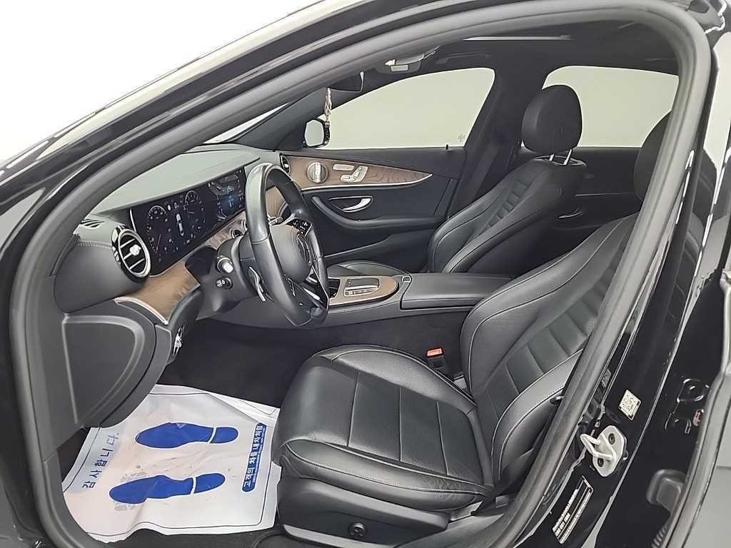 벤츠 E 클래스 E-클래스 W213 E300e 4MATIC 익스클루시브 이미지 11