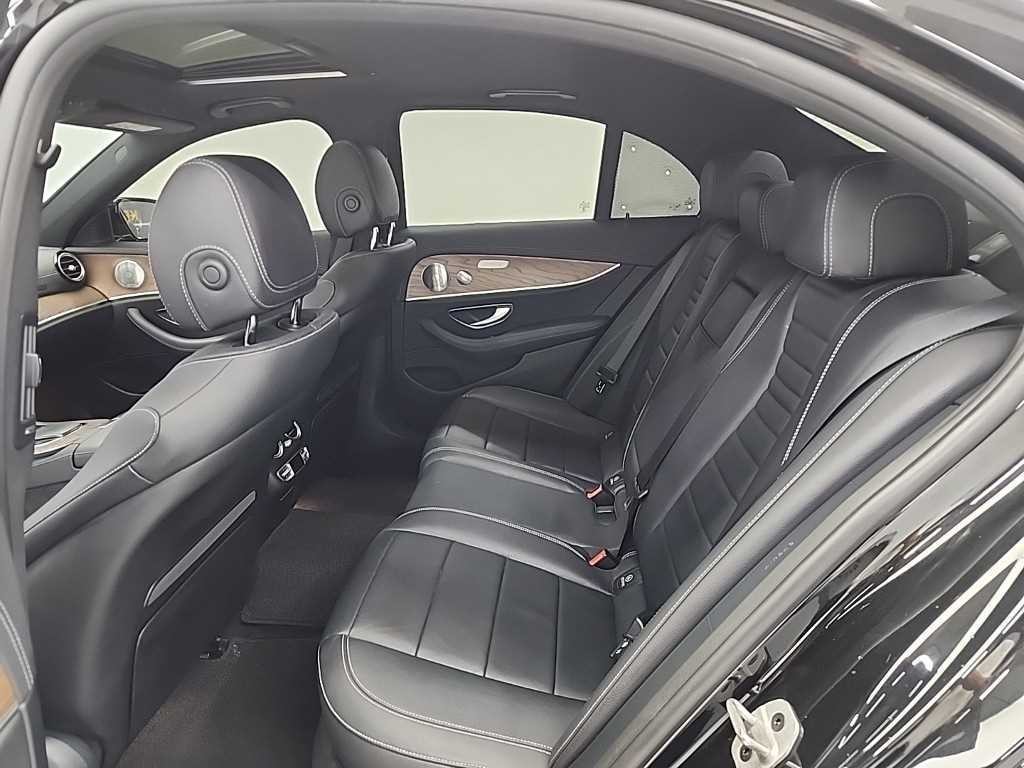 벤츠 E 클래스 E-클래스 W213 E300e 4MATIC 익스클루시브 이미지 12