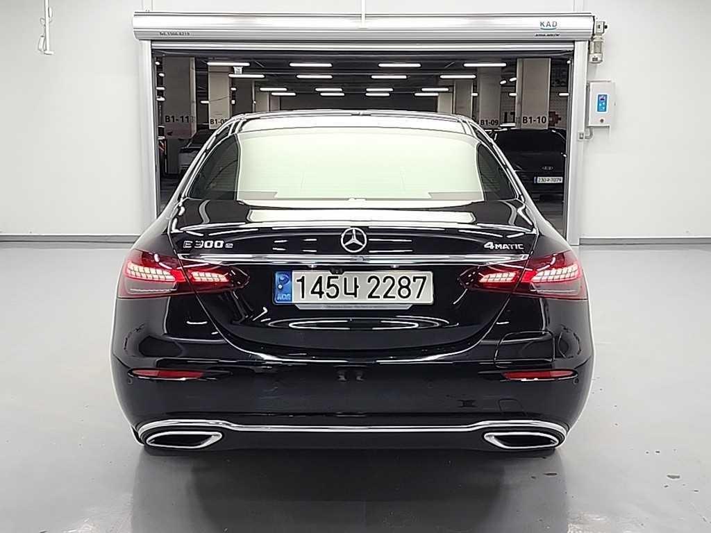 벤츠 E 클래스 E-클래스 W213 E300e 4MATIC 익스클루시브 이미지 3