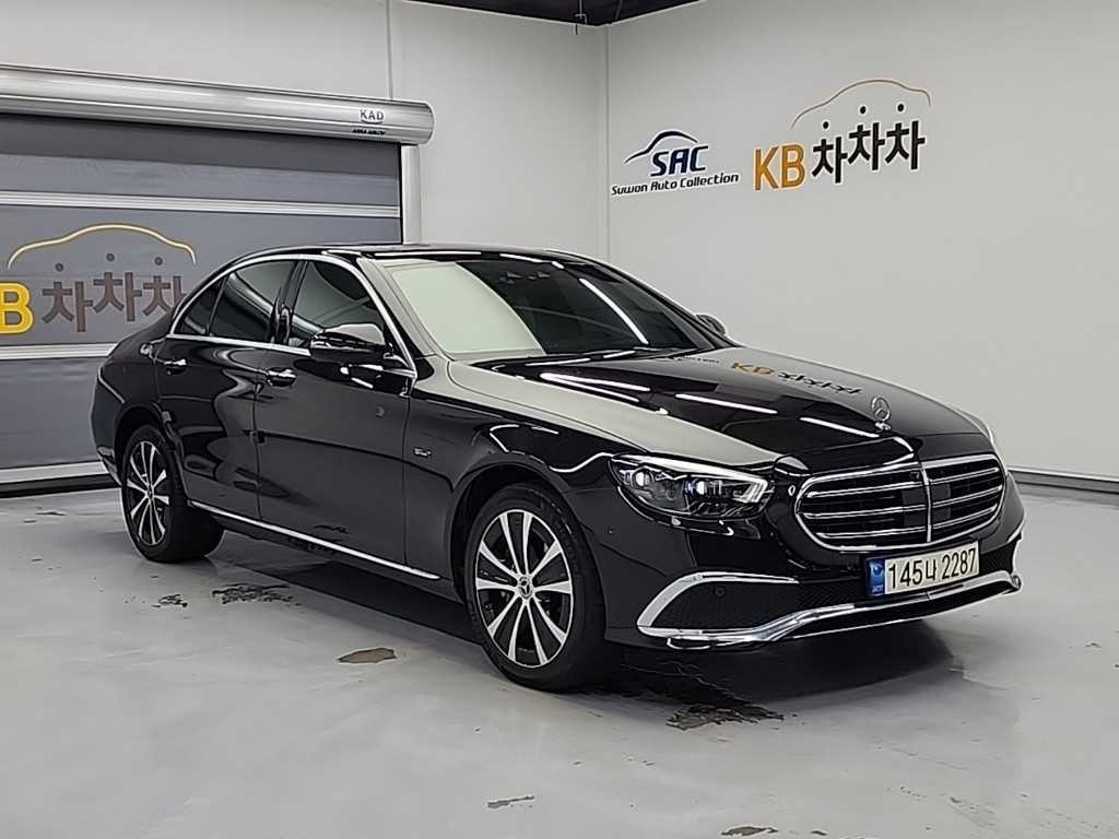 벤츠 E 클래스 E-클래스 W213 E300e 4MATIC 익스클루시브 이미지 4