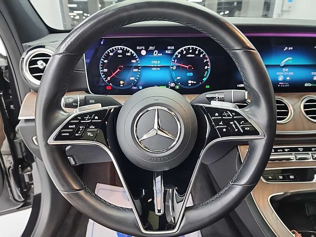 벤츠 E 클래스 E-클래스 W213 E300e 4MATIC 익스클루시브 이미지 9