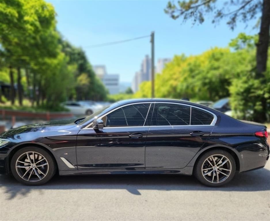 BMW 5시리즈 5시리즈 (G30) 523d M 스포츠 이미지 3