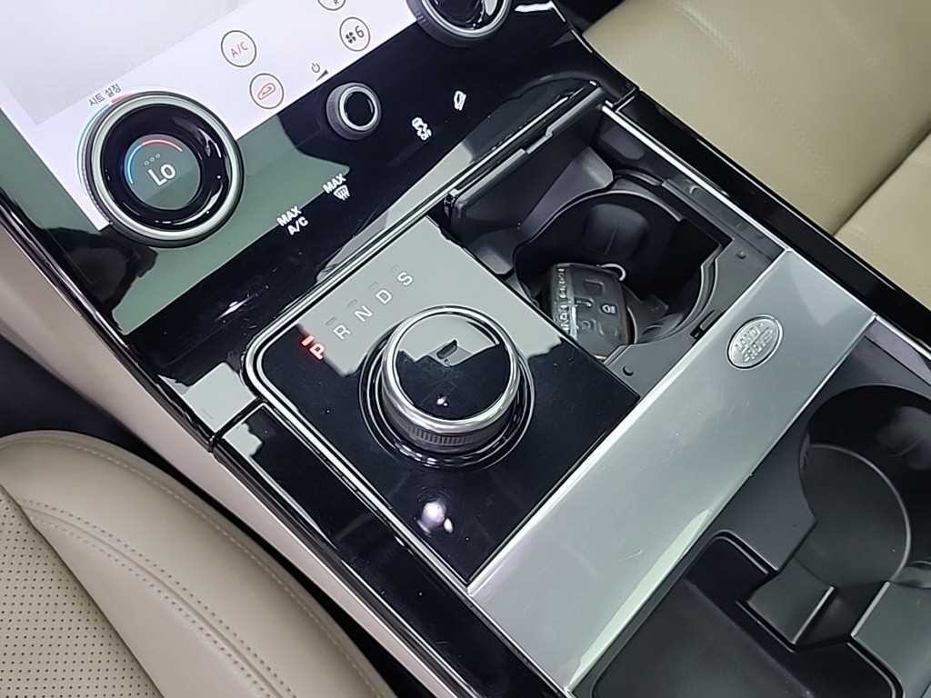 랜드로버 레인지로버 벨라 3.0 D300 R-다이나믹 HSE 이미지 8