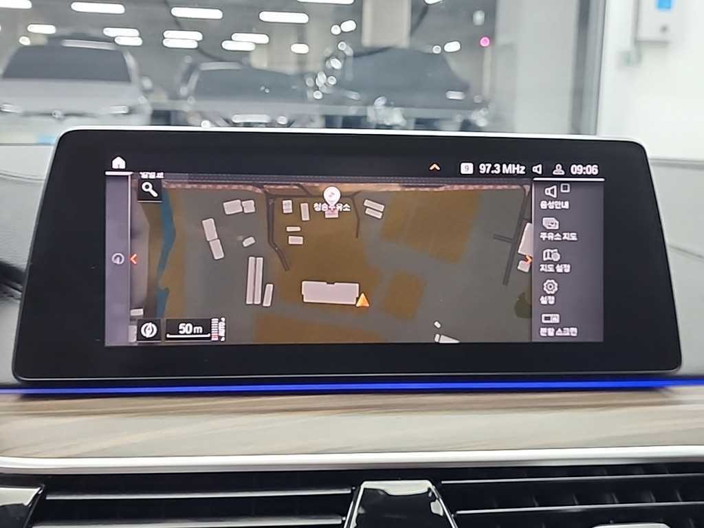 BMW 5시리즈 5시리즈 (G30) 520d M 스포츠 플러스 이미지 15