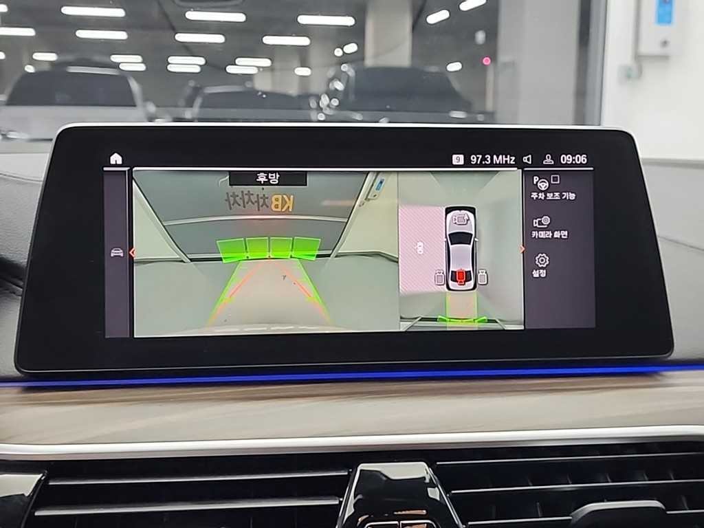 BMW 5시리즈 5시리즈 (G30) 520d M 스포츠 플러스 이미지 16