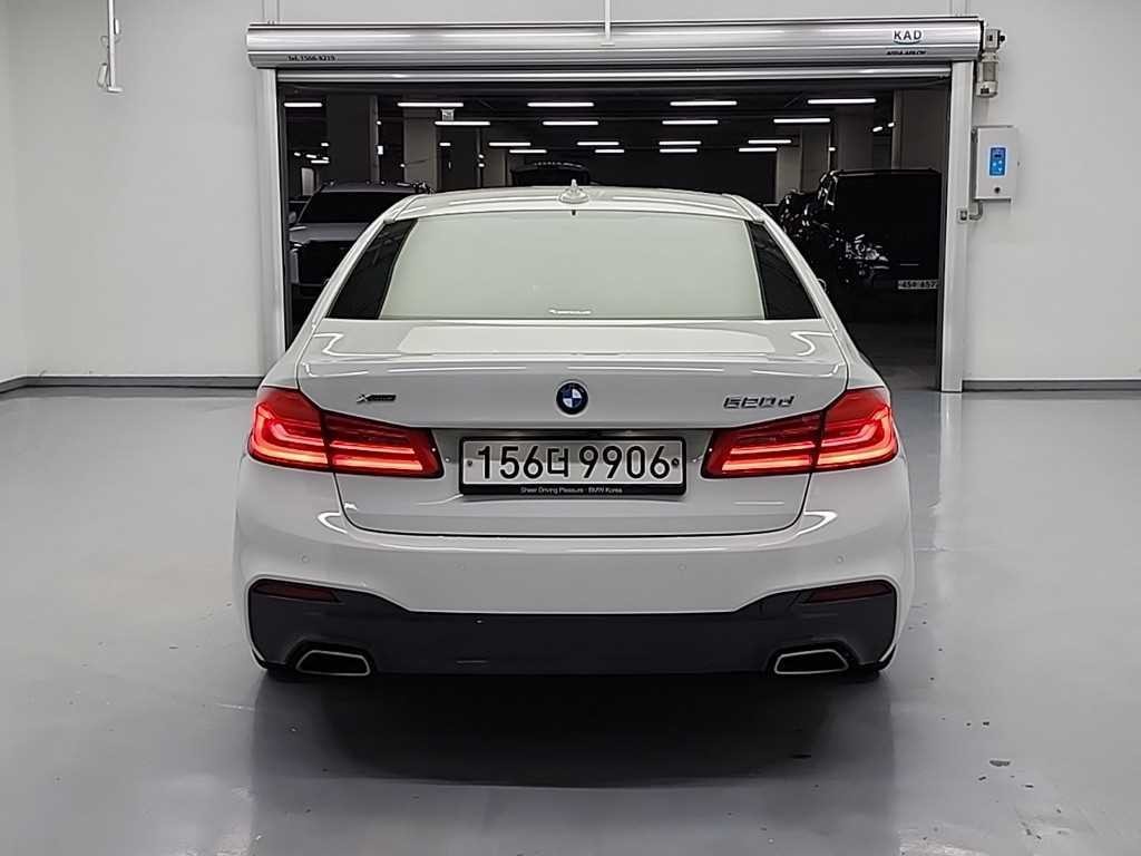 BMW 5시리즈 5시리즈 (G30) 520d M 스포츠 플러스 이미지 3