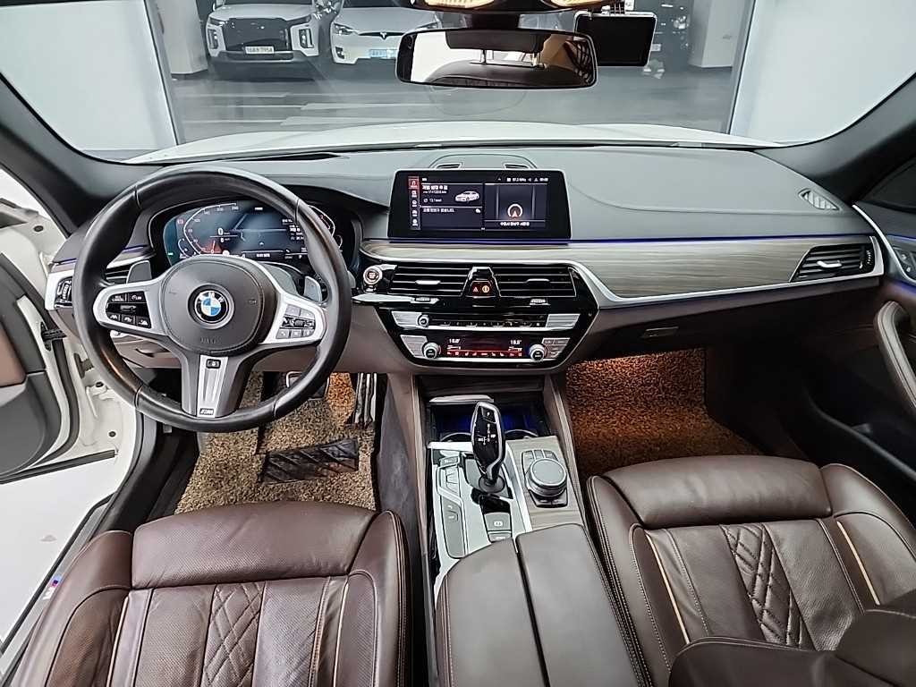 BMW 5시리즈 5시리즈 (G30) 520d M 스포츠 플러스 이미지 7