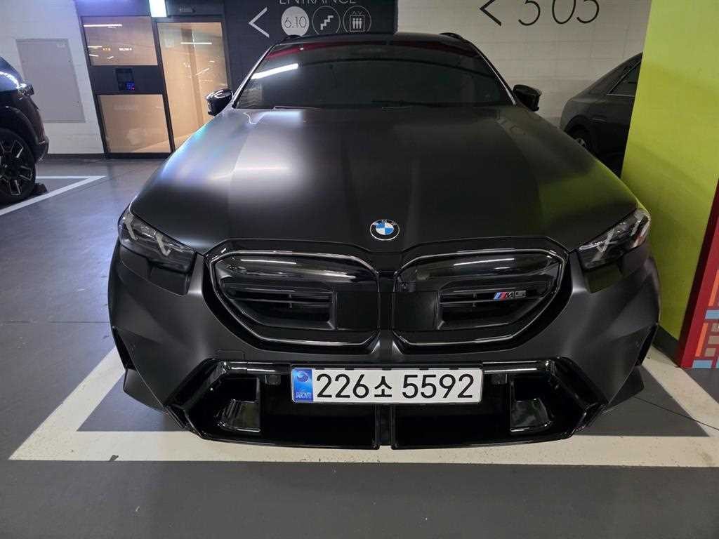 BMW 5시리즈 M5 7세대 4.4 투어링 이미지 1