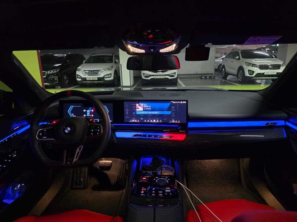 BMW 5시리즈 M5 7세대 4.4 투어링 이미지 13