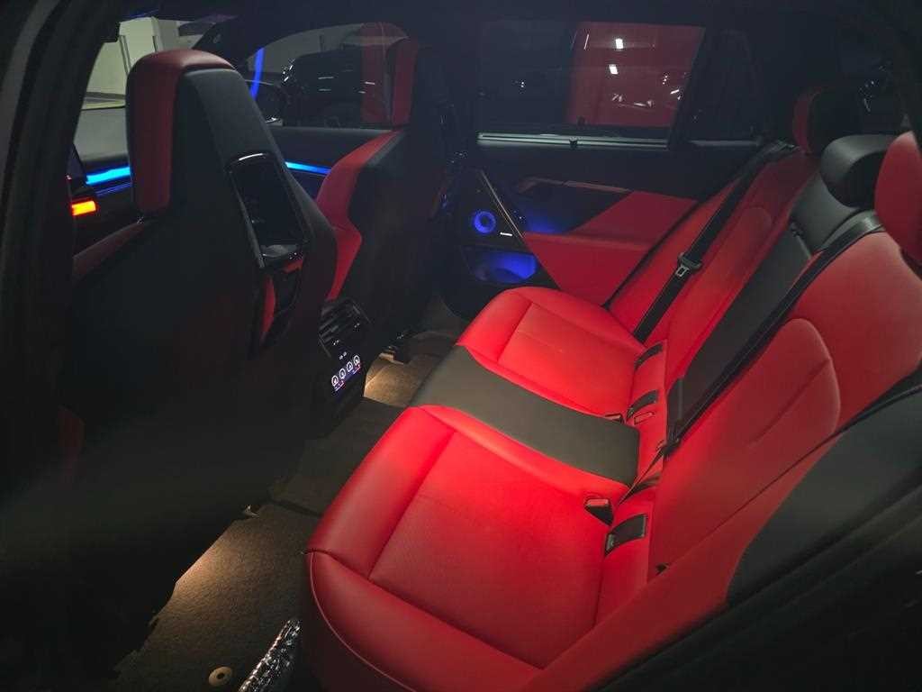BMW 5시리즈 M5 7세대 4.4 투어링 이미지 15