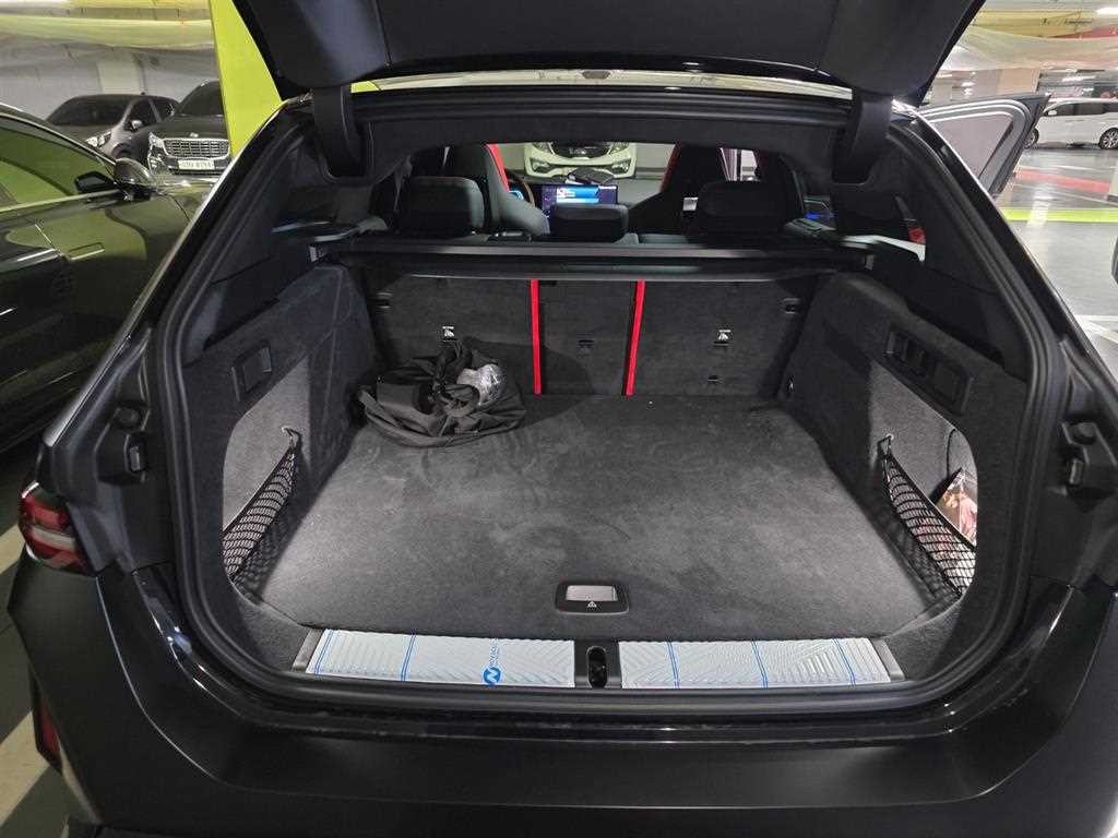 BMW 5시리즈 M5 7세대 4.4 투어링 이미지 19