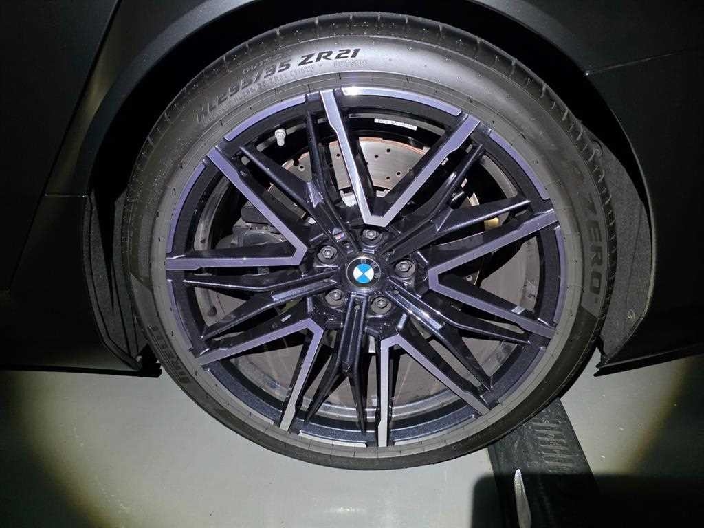BMW 5시리즈 M5 7세대 4.4 투어링 이미지 5