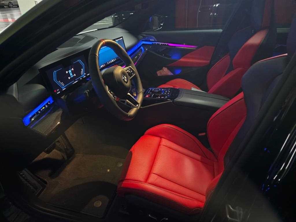 BMW 5시리즈 M5 7세대 4.4 투어링 이미지 6