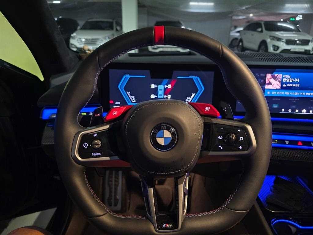 BMW 5시리즈 M5 7세대 4.4 투어링 이미지 8