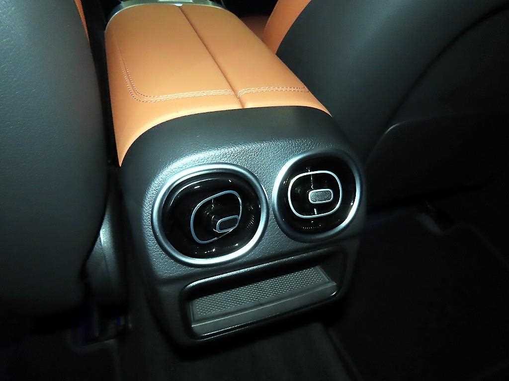 벤츠 C 클래스 C클래스 W206 C200 AMG 라인 이미지 16