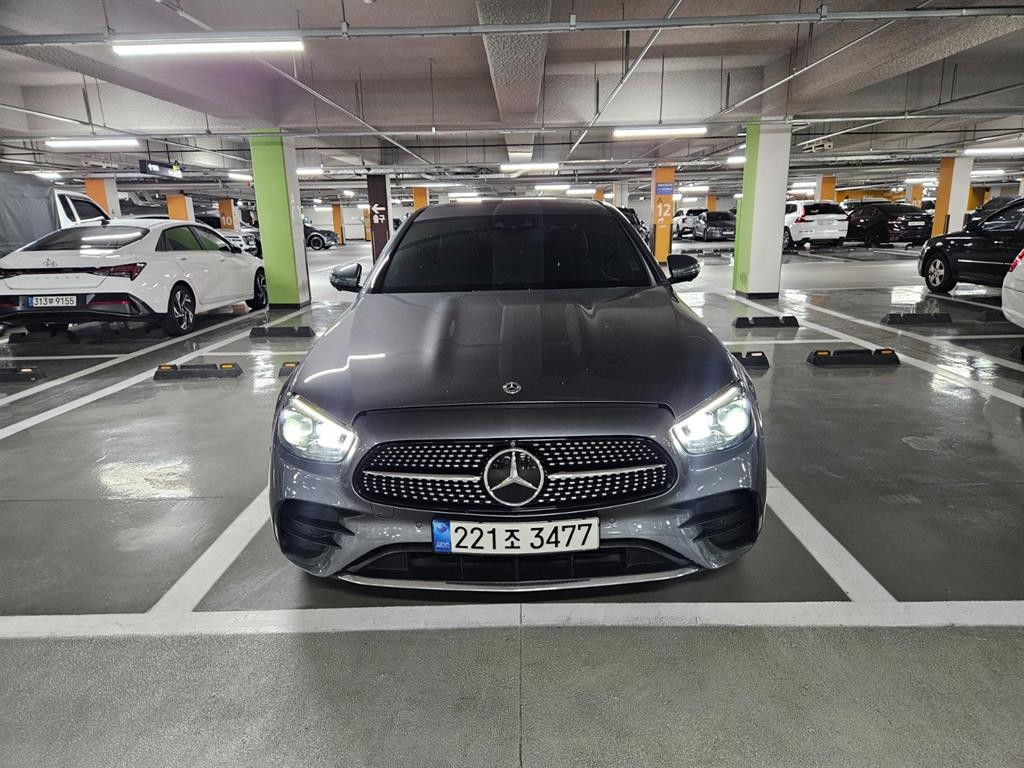 벤츠 E 클래스 E-클래스 W213 E220d 4MATIC AMG라인 이미지 1