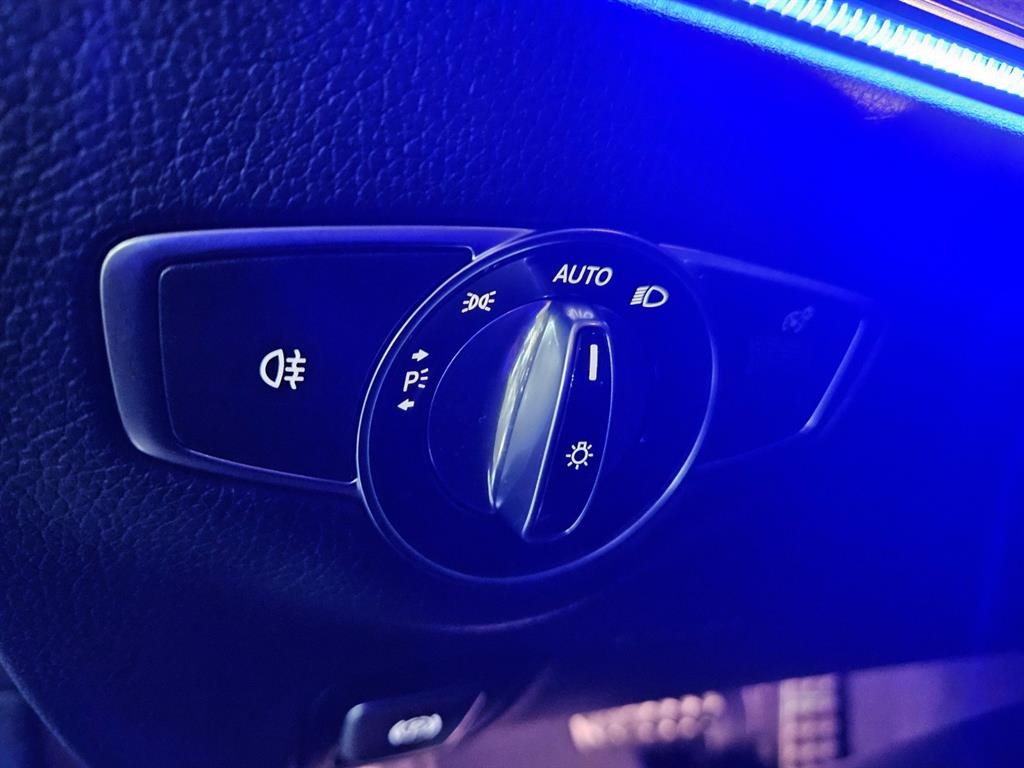 벤츠 E 클래스 E-클래스 W213 E220d 4MATIC AMG라인 이미지 10