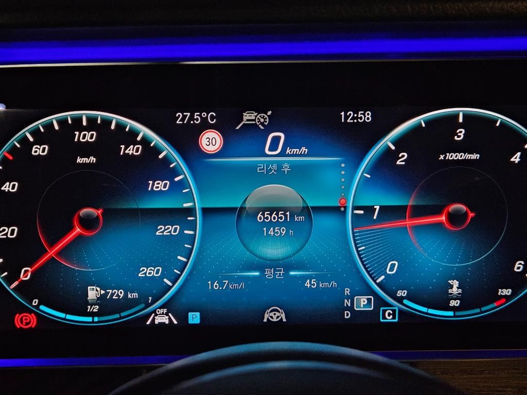 벤츠 E 클래스 E-클래스 W213 E220d 4MATIC AMG라인 이미지 11