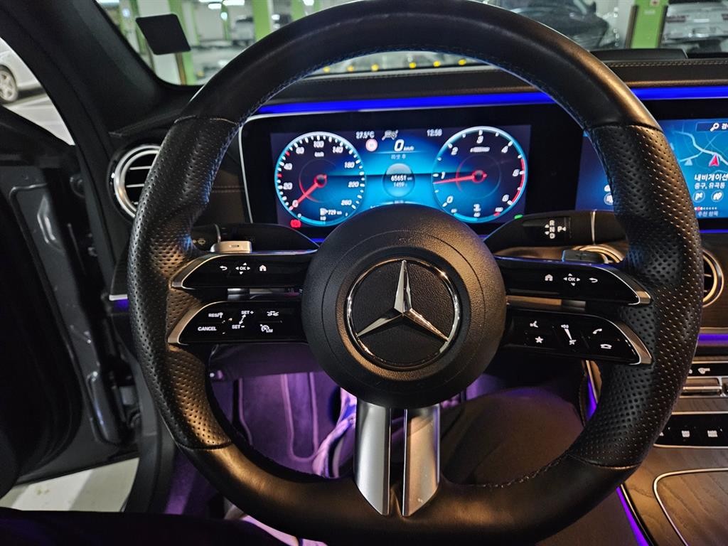 벤츠 E 클래스 E-클래스 W213 E220d 4MATIC AMG라인 이미지 12
